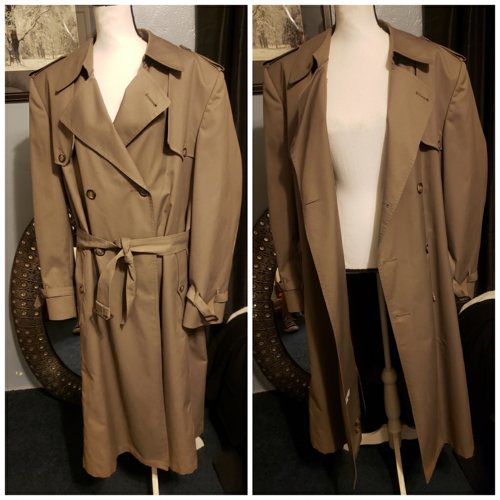 Vintage tan Christian Dior trenchcoat!